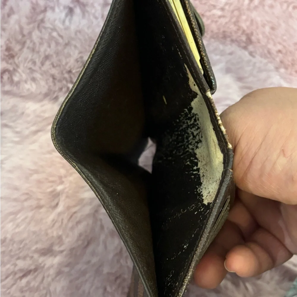 Authentic Louis Vuitton Damier Wallet - Picture 5 of 12